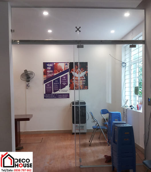 Cửa kính cường lực lùa ray nhôm tại Đống Đa, Hà Nội