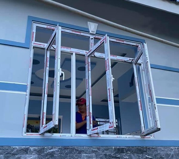 Cửa sổ nhôm Xingfa mở quay giá rẻ