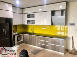 giá kính ốp bếp