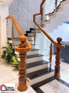 Giá cầu thang kính cường lực