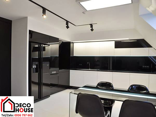 kính màu ốp bếp