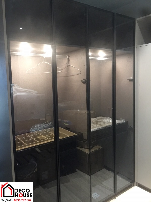 Tủ kính cường lực sang trọng hiện đại