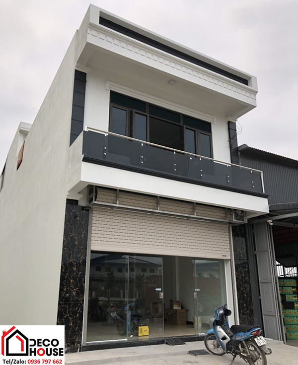 Lan can ban công kính màu xanh đen tay vịn inox