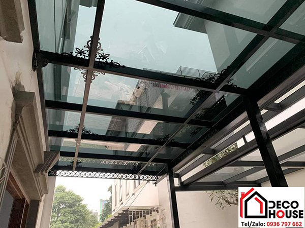 mái kính cường lực màu xám khói