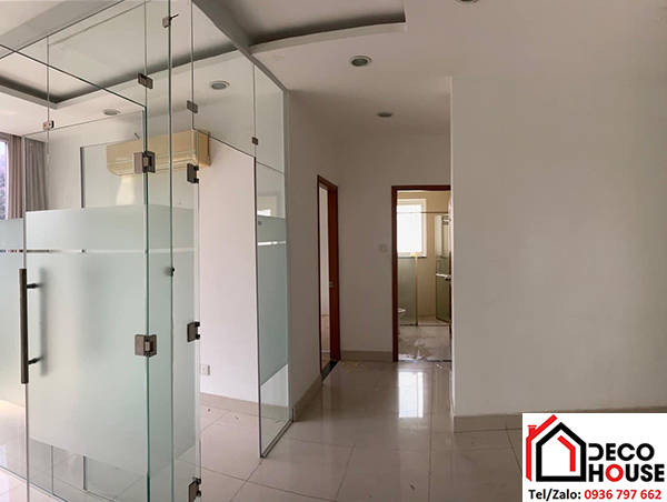 Thi công vách kính cường lực 10mm văn phòng tại Hà Nội giá rẻ