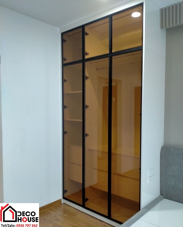 Tủ kính cường lực màu trà đẹp
