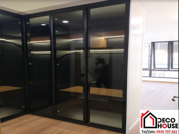 Tủ kính cường lực màu xám khói