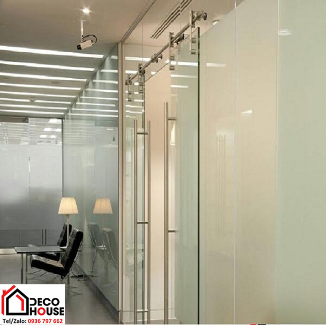 Cửa kính cường lực lùa phi 24 cho văn phòng