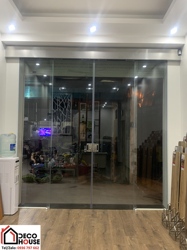 Cửa kính cường lực lùa tự động giá rẻ tại Tây Hồ