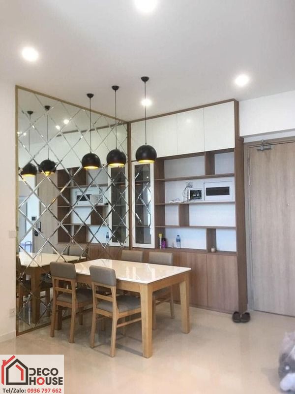 Mẫu gương dán tường phòng khách hình quả trám