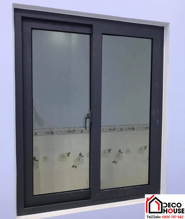 Thi c&ocirc;ng cửa sổ nh&ocirc;m Xingfa mở trượt 2 c&aacute;nh