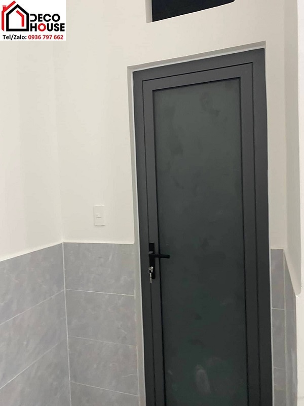 Cửa nhà vệ sinh nhôm Xingfa 1 cánh mở quay