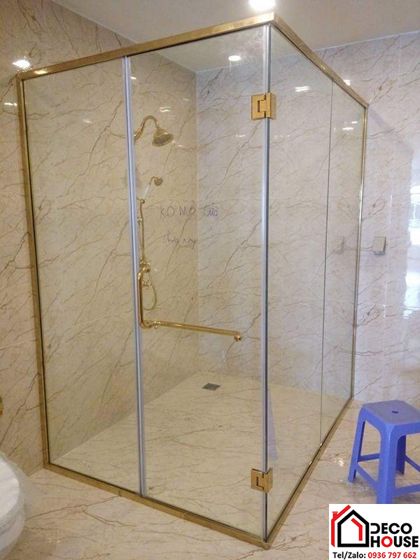 Mẫu vách kính phòng tắm phụ kiện màu vàng