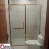 Vách kính nhà tắm phụ kiện màu vàng đẹp