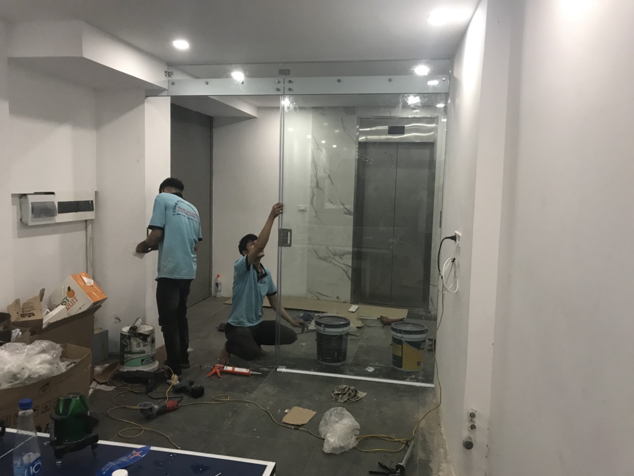 Tuyển Phụ, Thợ Nhôm Kính Tại Hà Nội
