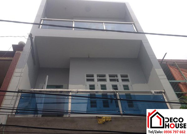 Thi công lan can kính ban công trụ dài