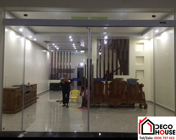 Cửa kính ra vào nhà ở