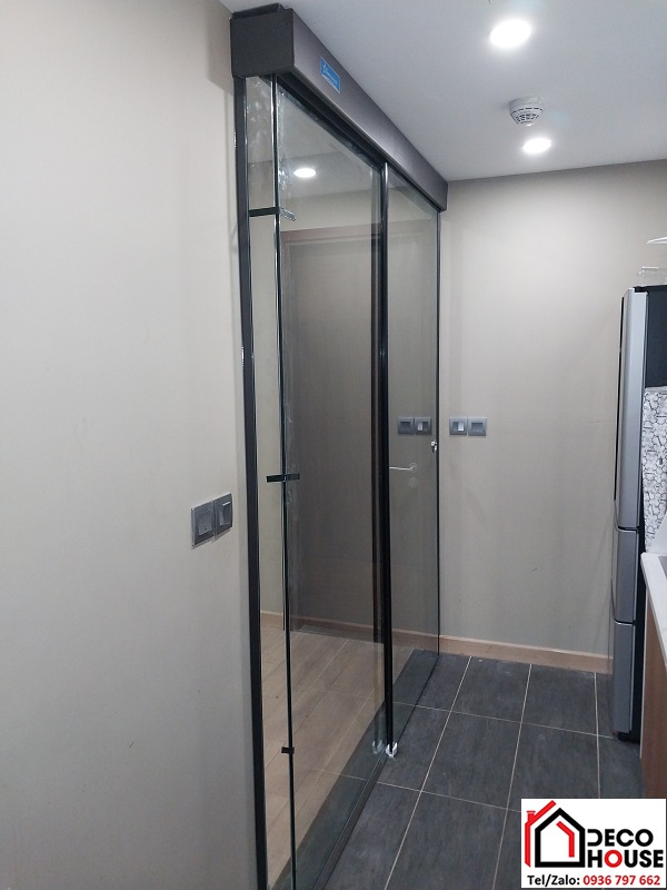 Làm cửa kính lùa Zamilldoor khung nhôm màu đen