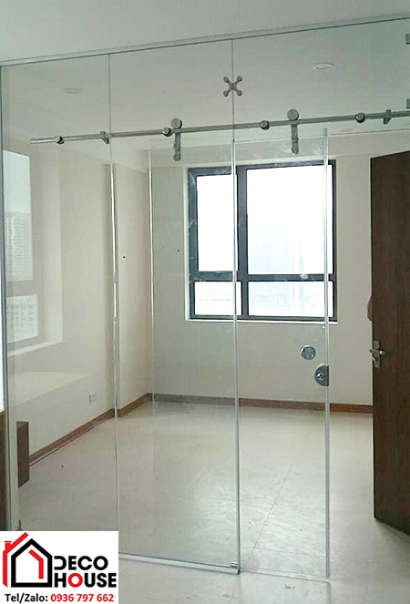 Làm cửa lùa kính cường lực 1 cánh ray phi 25