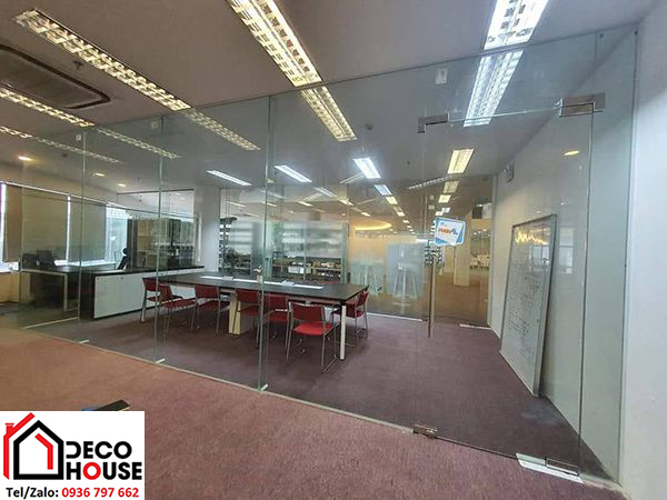 Vách kính cường lực có an toàn không
