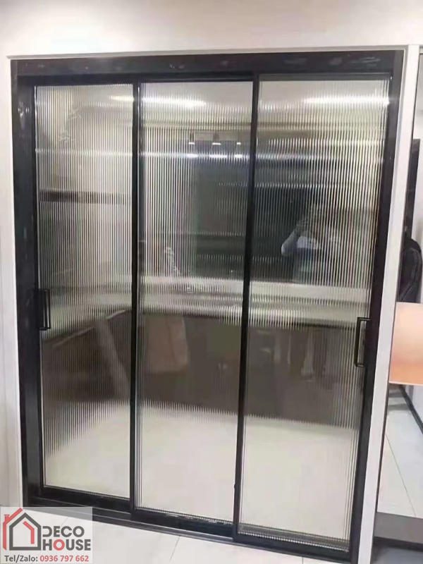 Vách kính sóng ngăn phòng bếp giá rẻ