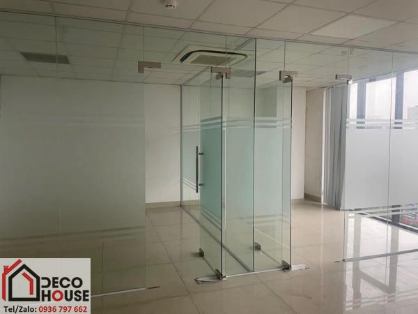 Vách ngăn bằng kính cường lực an toàn