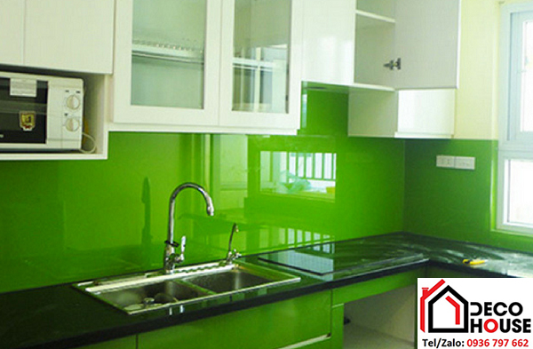 K&iacute;nh m&agrave;u ốp bếp m&agrave;u xanh l&aacute;