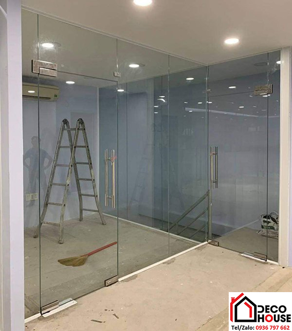 Vách kính cường lực cách âm cho văn phòng