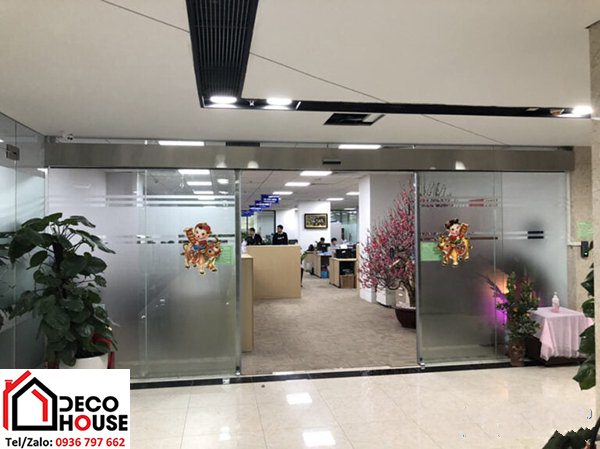 Lắp đặt cửa kính cường lực tự động cho văn phòng