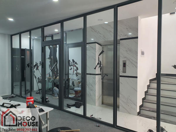 Vách nhôm kính cường lực ngăn phòng giá rẻ