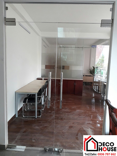 Cửa thủy lực bản lề sàn 3 tấm