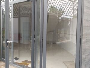 Cửa xếp gấp nhôm Xingfa màu ghi